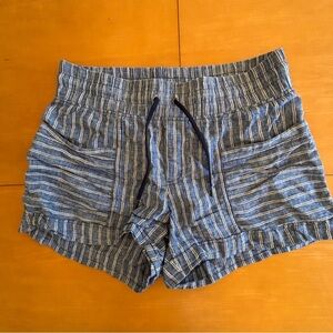 Athleta 10 Cabo navy blue white striped linen pull on elastic waistband shorts